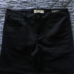 Bullhead The Skinniest Jeans — Black